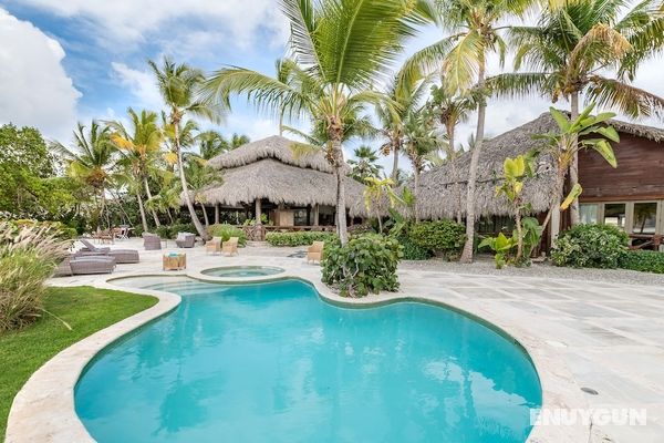 Luxury Villa with Beachfront Eden Roc Öne Çıkan Resim
