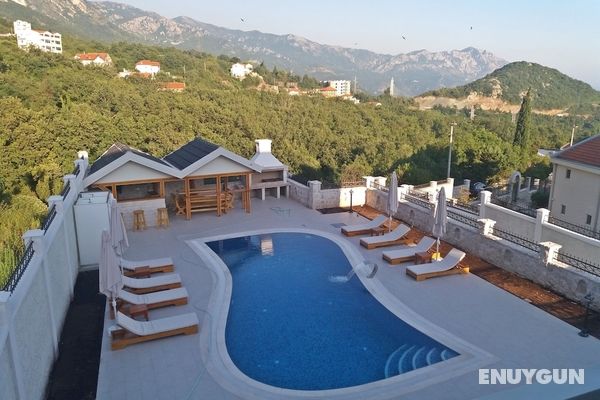 Luxury Villa with swimming pool Panorama Öne Çıkan Resim