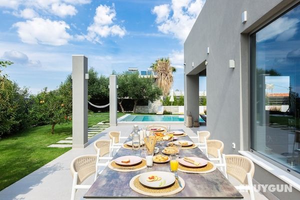Luxus Villa With Heated Pool 180m to the Beach, Restaurants Shops & Amenities Öne Çıkan Resim