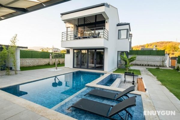 Marvelous Villa With Pool and Jacuzzi in Fethiye Öne Çıkan Resim