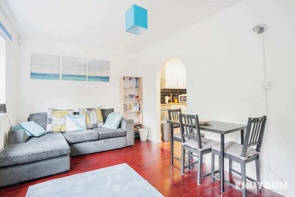 Modern and Homely 2 Bedroom by Canary Wharf Oda Düzeni