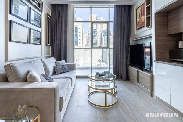 Modern Arabian Themed 1BR Apartment in Dubai Marina Öne Çıkan Resim