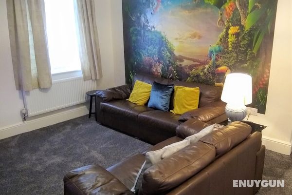 Modern Comfy 2-bedroom Flat in St Helens Genel