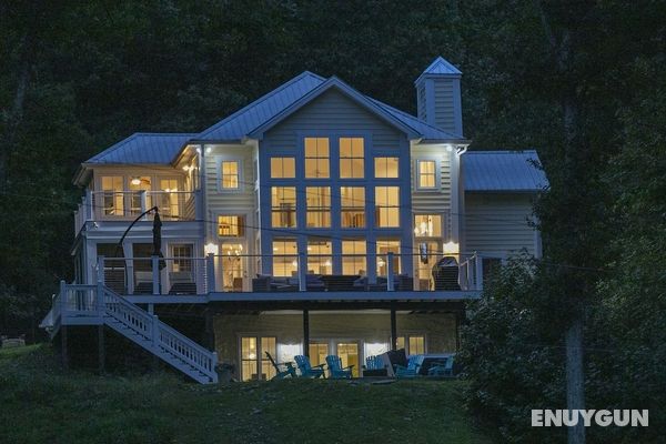 Modern Farmhouse Style Chalet with amazing Kentucky Lake views - Dock, Hottub and Firepit! Öne Çıkan Resim