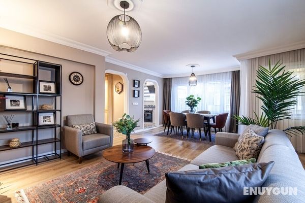 Modern Flat Close to Istiklal Street With Balcony Öne Çıkan Resim