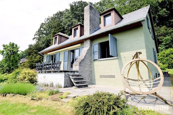 Modern Holiday Home in Flobecq With Garden Öne Çıkan Resim