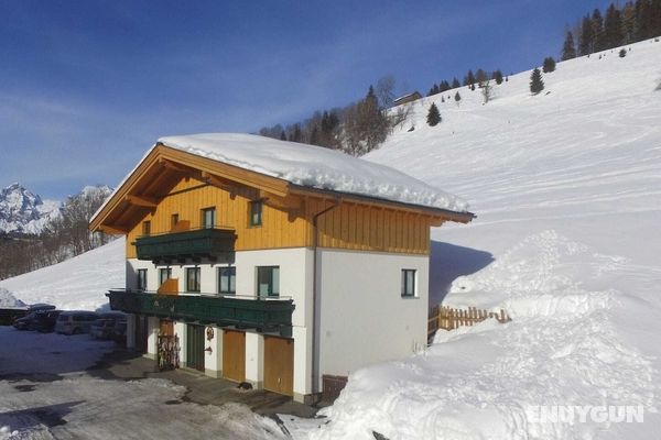 Modern Holiday Home in Maria Alm Near Ski Area Öne Çıkan Resim