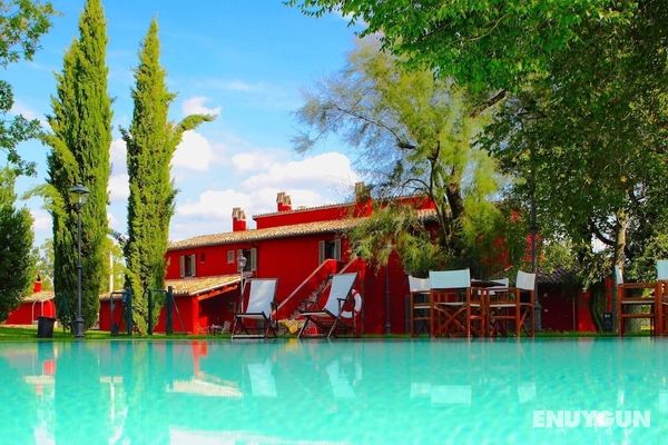 Modern Holiday Home in Spello With Pool Öne Çıkan Resim