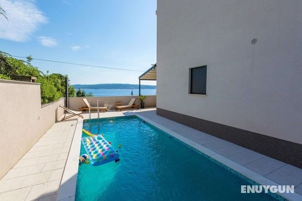 Modern Home With Private Pool and Terrace With sea View Öne Çıkan Resim