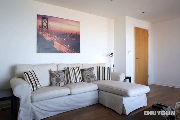 Modern Apartment in Leith With Sea Views Oda Düzeni