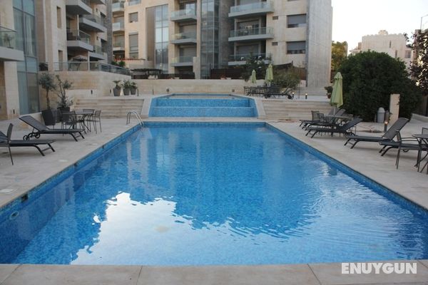 Modern Resort like with pool Öne Çıkan Resim