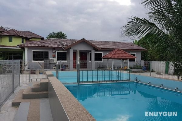 Mri Homestay Sg Buloh - 2 Br House With Centralised Private Pool Öne Çıkan Resim