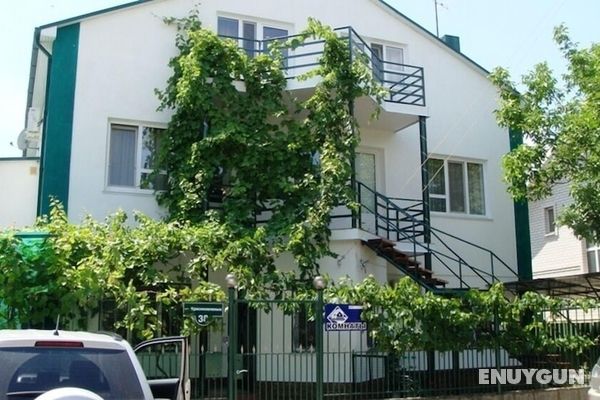 Na Krasnozelenykh 38 Guest House Öne Çıkan Resim