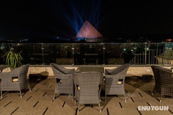 New Pyramids Eyes Öne Çıkan Resim