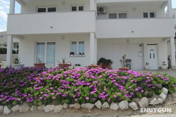 Nice Studio Apartment With Roofed Terrace, Near the Beach Öne Çıkan Resim
