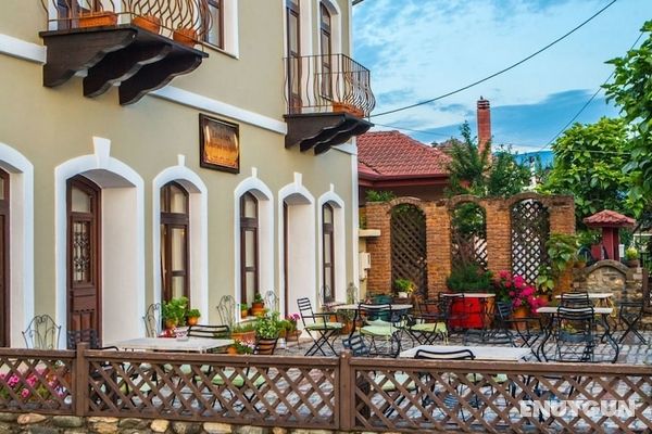 Oikoperiigitis Hotel Öne Çıkan Resim