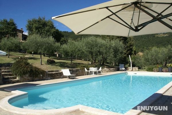 Palatial Villa in Umbertide With Pool & Beautiful Views Öne Çıkan Resim