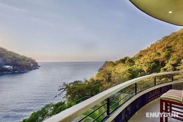 Panoramic Luxury Suite With Ocean, Gardens and Swimming Pool View Öne Çıkan Resim