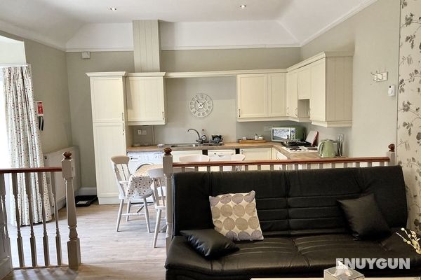 Pinewood Cottage Deluxe Self Catering Apartments Genel