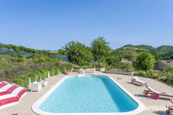Plush Holiday Home in Belforte All'isauro With Swimming Pool Öne Çıkan Resim