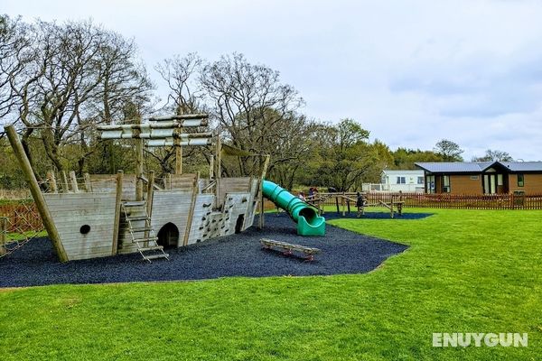 Puddleduck Lodge With Hot Tub, Northumberland Genel