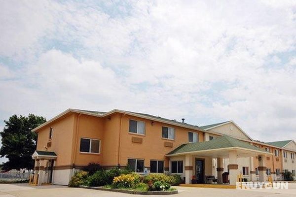 QUALITY INN SUITES LINCOLN NEAR I-55 Genel