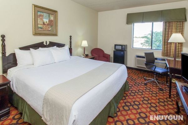 Ramada by Wyndham Bolingbrook Genel