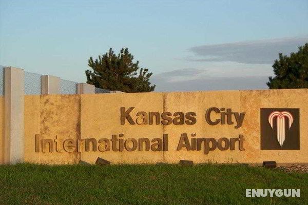 Ramada by Wyndham Platte City KCI Airport Genel