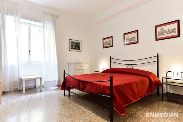 Red & White Vatican Apartment Öne Çıkan Resim