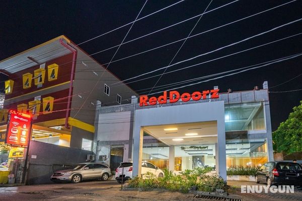 RedDoorz near Bahu Mall Manado Öne Çıkan Resim