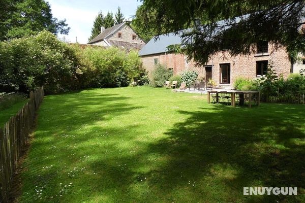 Regional House With Exposed Timber Frame Elements Full of Authenticity and Charm in a Green Area Öne Çıkan Resim