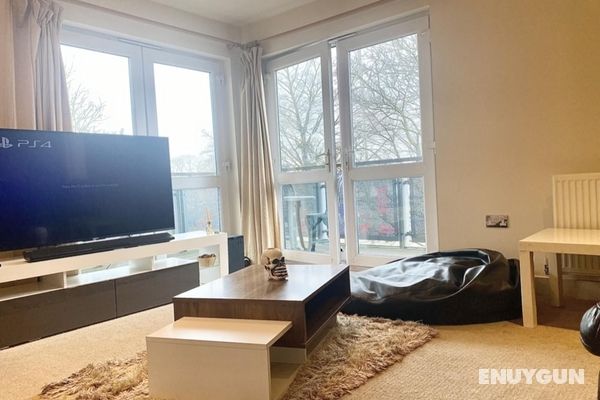 Remarkable 2-bed Apartment in Cheltenham Öne Çıkan Resim