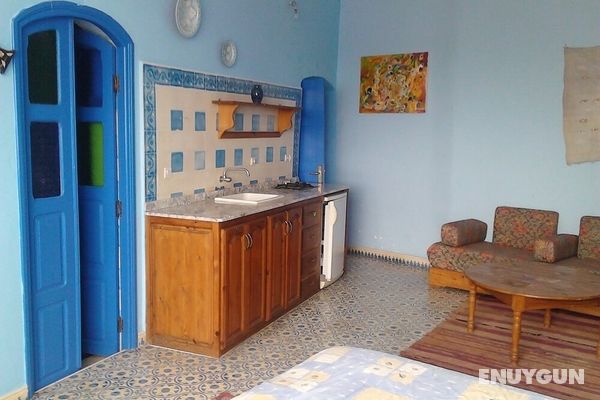 Riad Sofia Tahraouia Öne Çıkan Resim