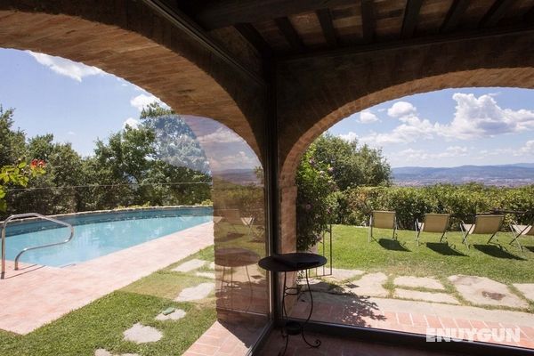Ritzy Villa on a Wine Estate in Arezzo With Pool Öne Çıkan Resim
