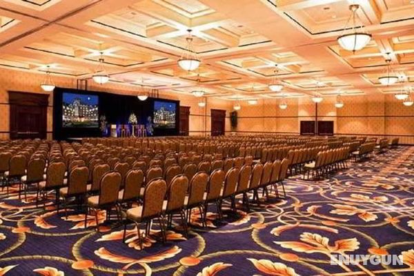 Roanoke&Conference CenterA Curio by Hilton İş / Konferans