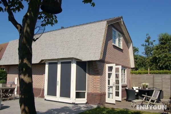 Rustic Holiday Home in Noordwijk near Dunes Öne Çıkan Resim