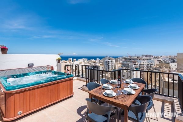 Seashells Penthouse Hot Tub Seaview by Getaways Malta Öne Çıkan Resim