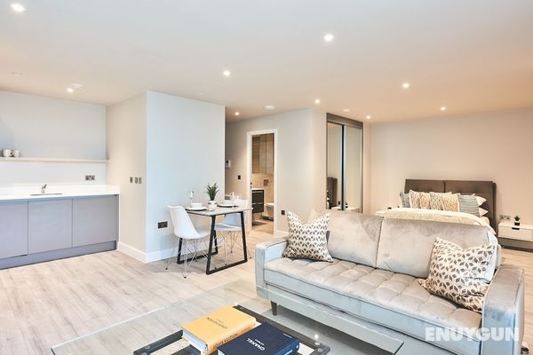 Seven Living Bracknell - Luxurious Chic Studio Apartments Oda