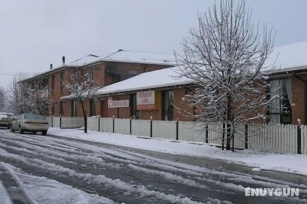 Snow Gate Motel and Apartments Öne Çıkan Resim