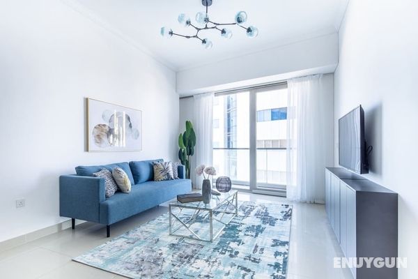 Sophisticated 1BR Apartment in Dubai Marina Öne Çıkan Resim