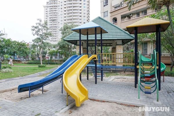 Spacious 1BR Apartment with City View at Paladian Park Genel
