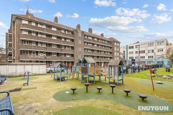 Spacious 4 Bedroom Apartment in Bethnal Green Genel