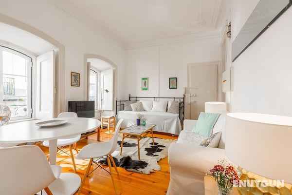 Spacious, Bright and Sunny Apartment, By TimeCooler Öne Çıkan Resim