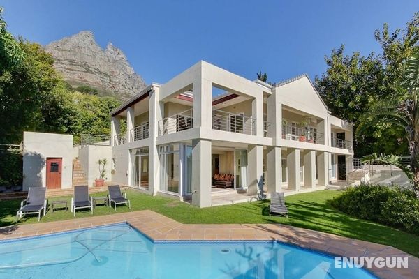 Spacious Family Home With sea Views Private Pool and Garden 100 Geneva Öne Çıkan Resim