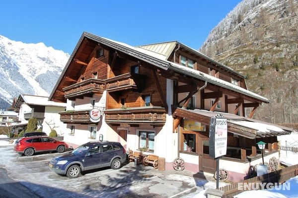 Spacious Holiday Home in Tyrol near Ski Area Öne Çıkan Resim