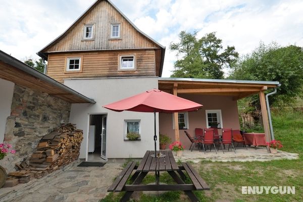 Spacious Holiday Home With Pool and Covered Terrace in the Bohemian Uplands Öne Çıkan Resim