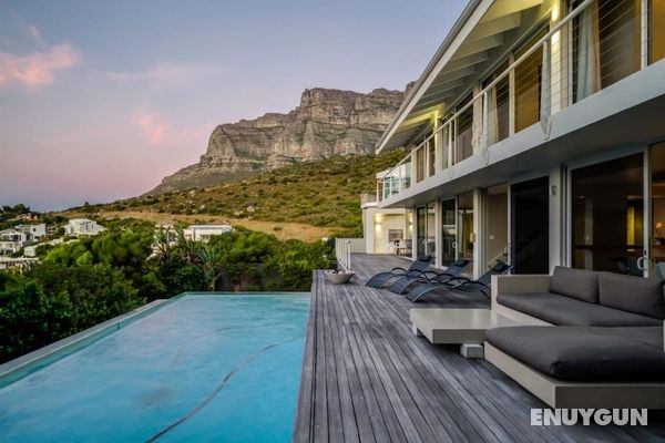 Spacious Three Bedroom Villa in Camps Bay With Private Pool and Ocean Views The Falcon Öne Çıkan Resim