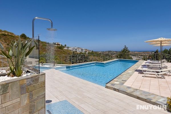 Spacious Villa With Shared Pool and Amazing View Oda