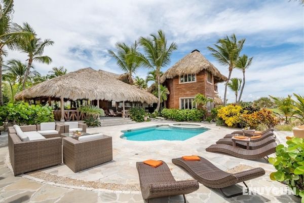 Spectacular 7 500 sq ft Villa in Cap Cana for Rent Access to Eden Roc Beach Club Pool Chef Butler Maid Öne Çıkan Resim