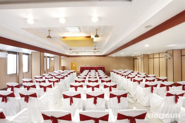 Sri Aarvee Hotels Genel